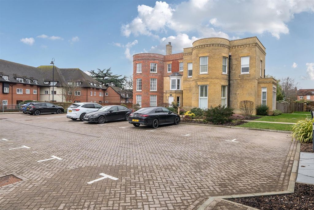 Additional image 9 of 3 bed flat for saleEast Street, Fareham, Hampshire PO16