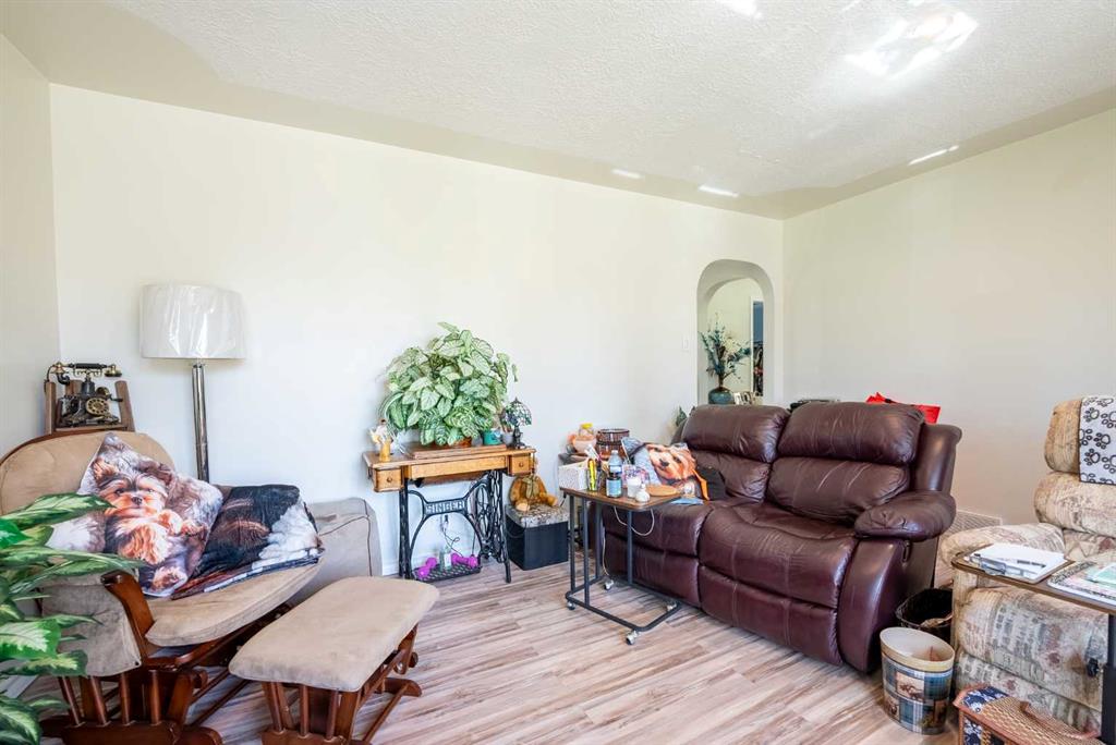 Additional image 4 of 734 4 Street S, Lethbridge, AB, T1J 2B1