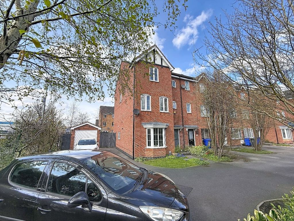 6 bed semi-detached house to rentGodwin Way, Stoke-On-Trent, Staffordshire ST4