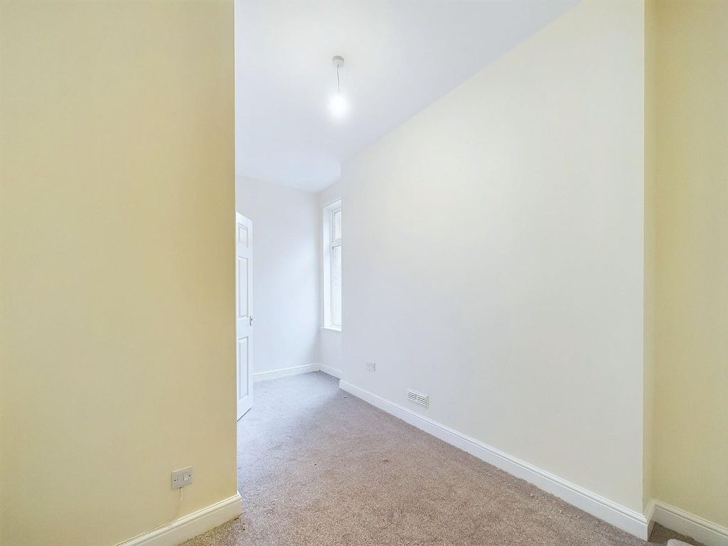 Additional image 5 of 2 bed flat to rentMarket Place, Wirksworth DE4
