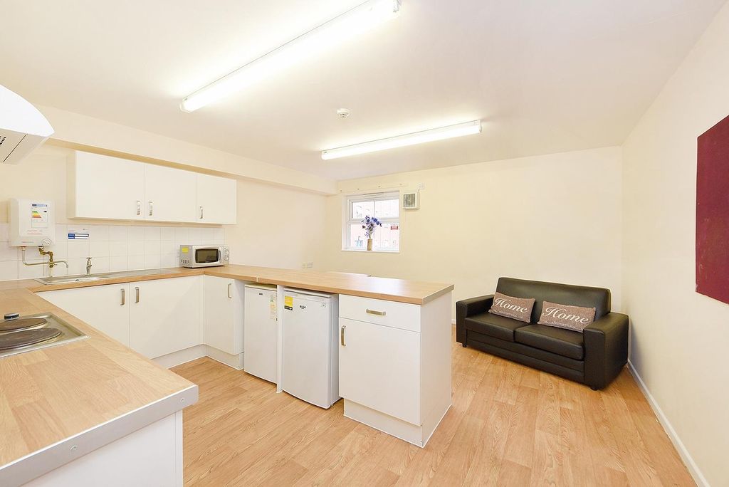 1 bed flat to rentVicarage Hill, Wrexham LL13 photo 4