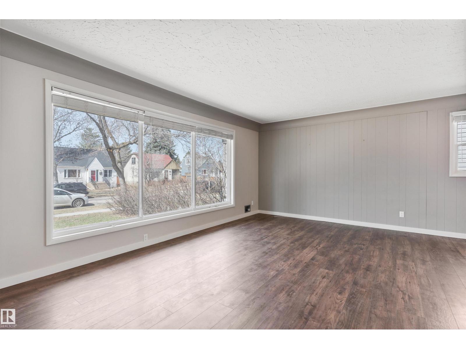 Additional image 2 of 10707 129 Street NW, Edmonton, AB, T5N1Y2