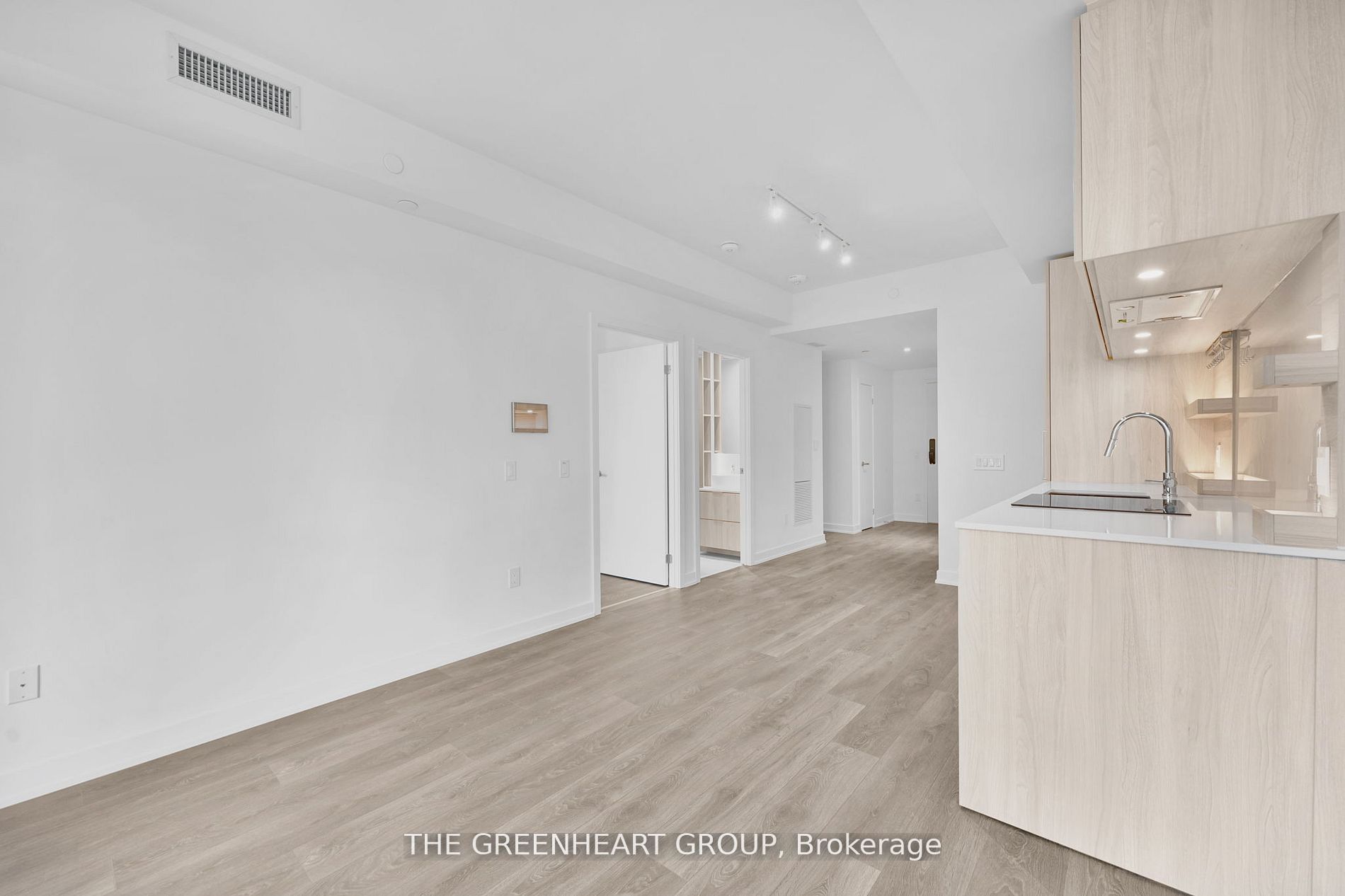 512-28 Ann Street, Mississauga, ON, L5G 0E1