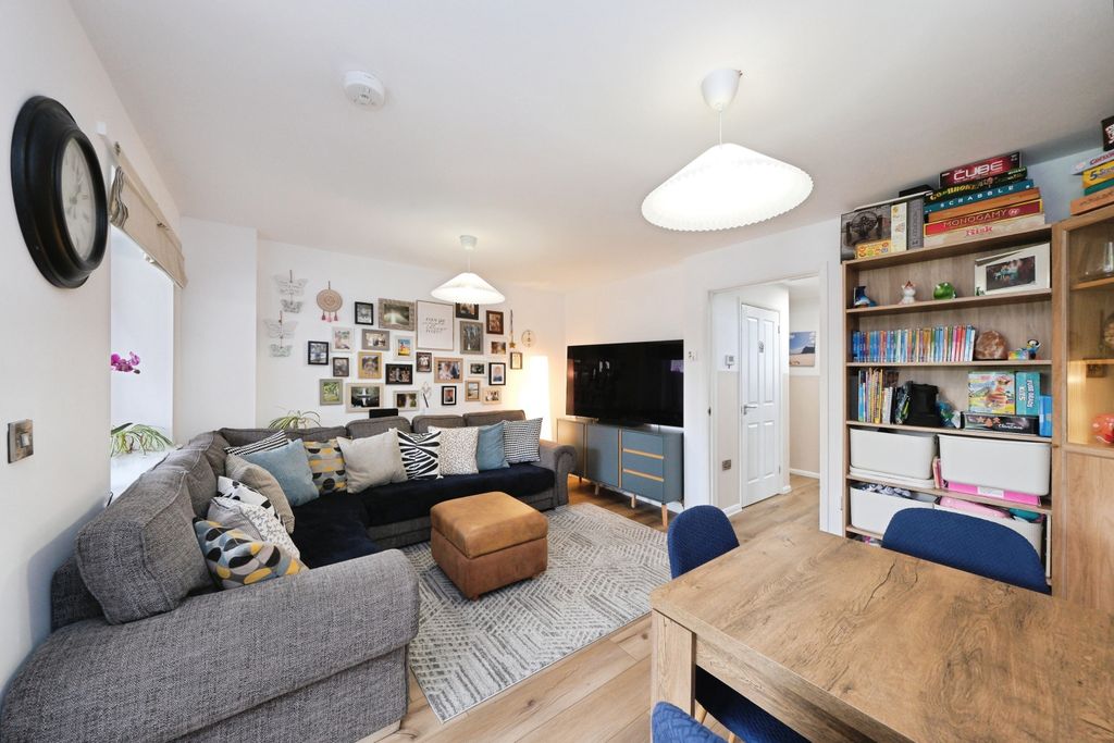 Additional image 4 of 3 bed semi-detached house for saleTasmania Close, Nottingham NG2