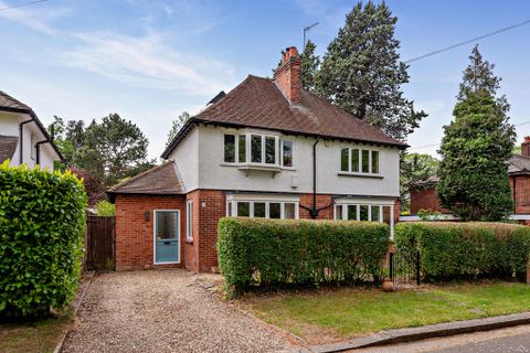 College Avenue, Epsom KT17