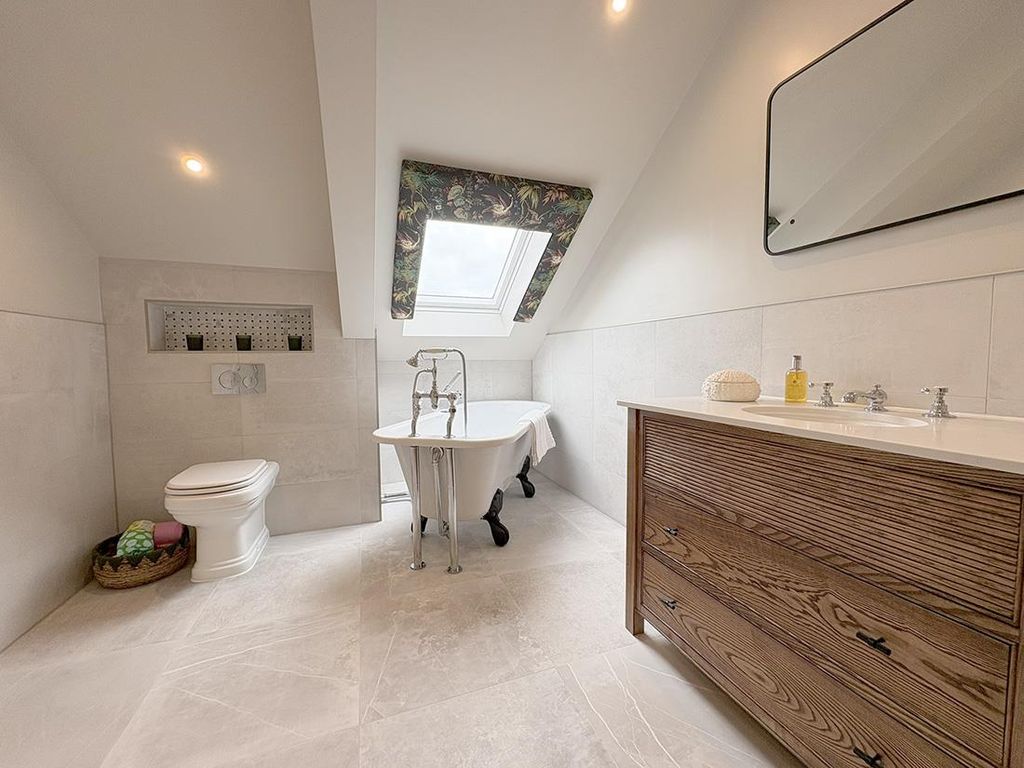 Additional image 20 of 4 bed property to rentHarewood Avenue, Harewood, Leeds LS17