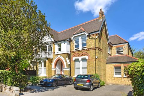North Common Road, London W5