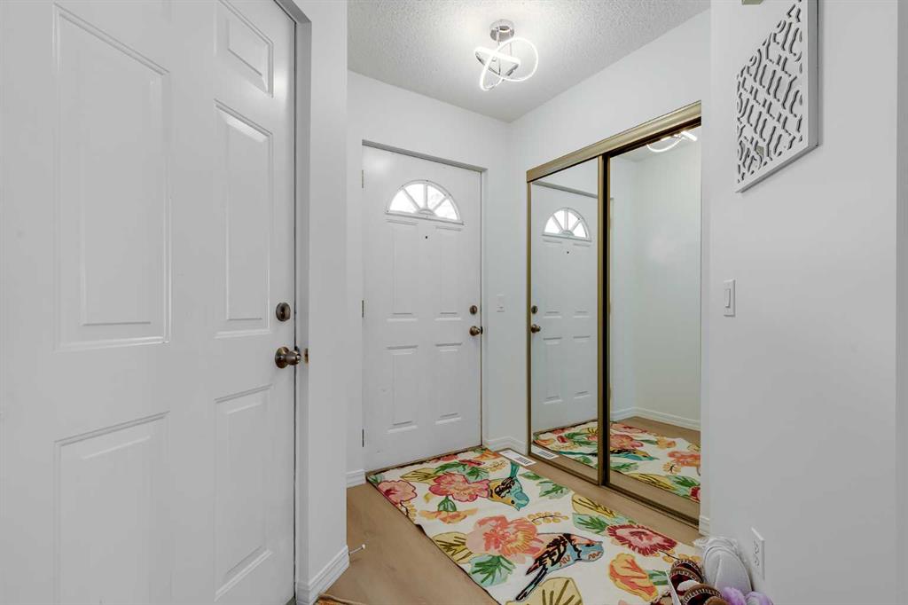 Additional image 3 of 33 Sandpiper Lane NW, Calgary, AB, T3K 4L7
