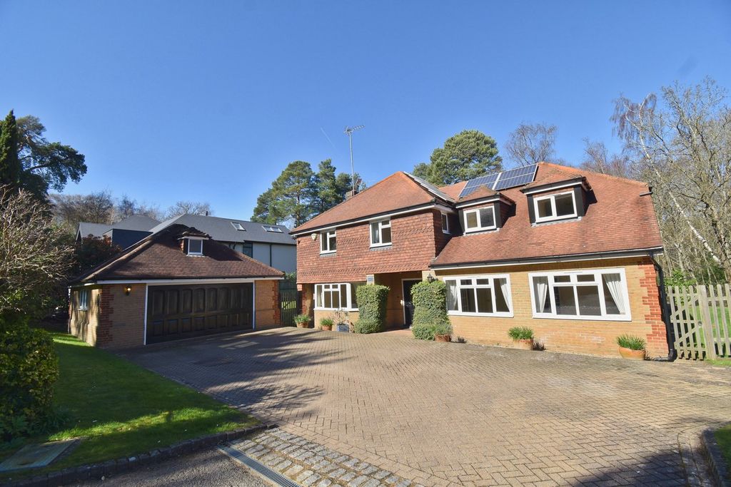 5 bed detached house to rentBeech Close, Cobham KT11
