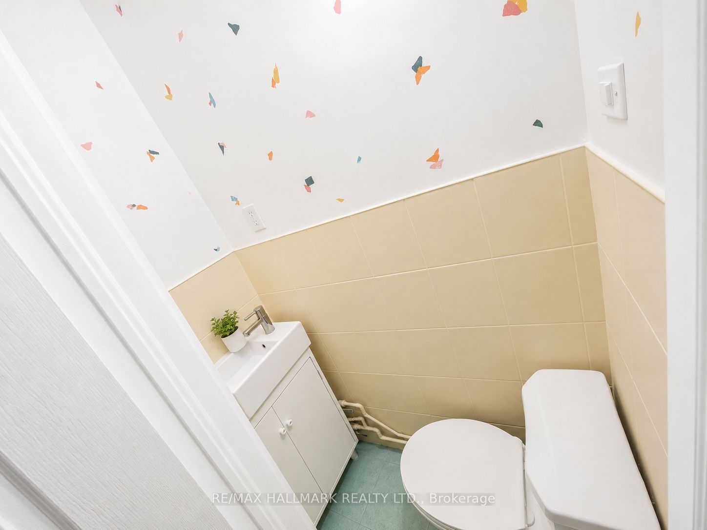 Additional image 6 of Main Rm 1-866 Bathurst Street, Toronto, ON, M5R 3G3