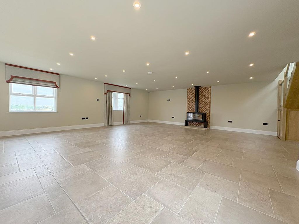 Additional image 6 of 4 bed property to rentHarewood Avenue, Harewood, Leeds LS17