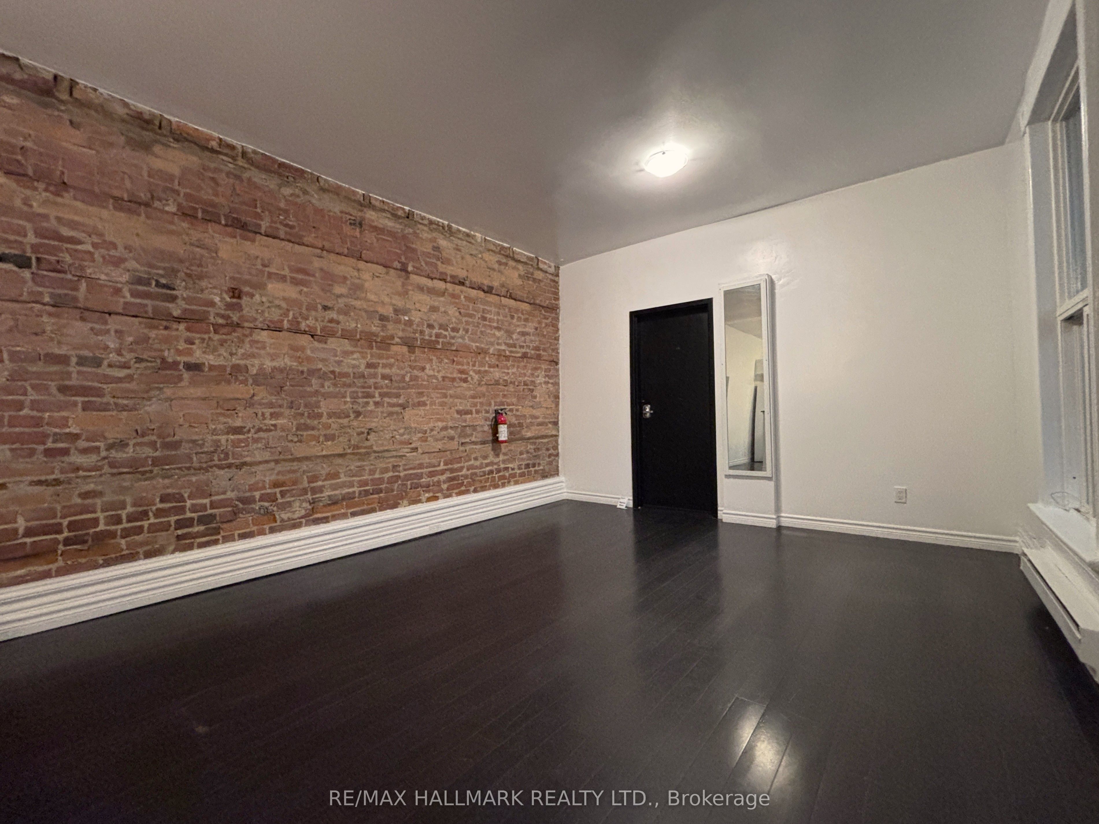 Additional image 3 of 2-122 Baldwin Street, Toronto, ON, M5T 1L6