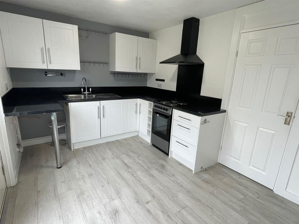 Additional image 2 of 3 bed terraced house to rentBader Close, Grimsby DN37