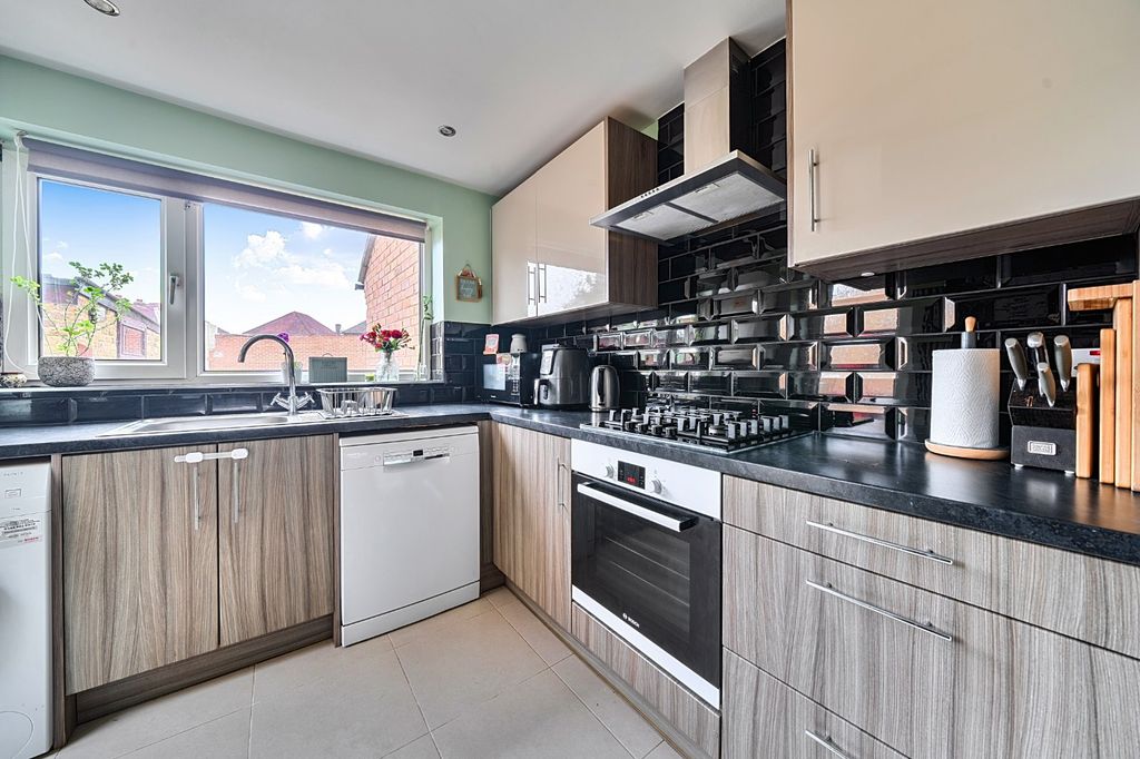 Additional image 4 of 3 bed semi-detached house for saleHurst Road, Near Burnham, Berkshire SL1