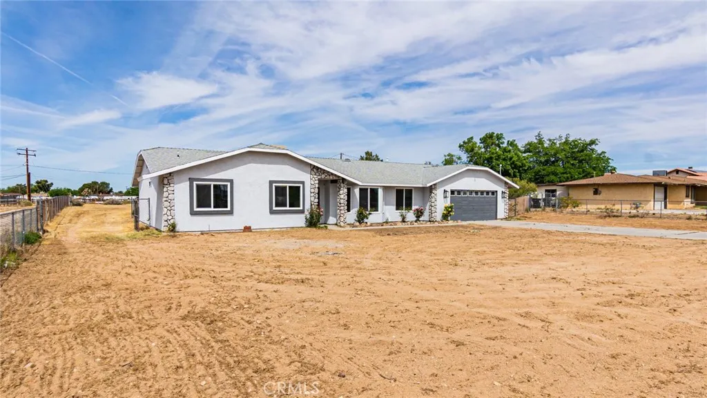 14280 Navajo Rd, Apple Valley, CA 92307 photo 2