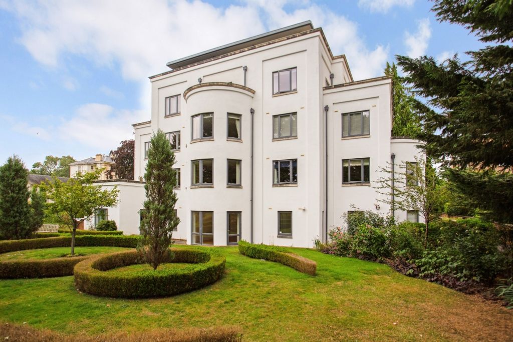 3 bed flat to rentVictoria Place, Cheltenham GL52