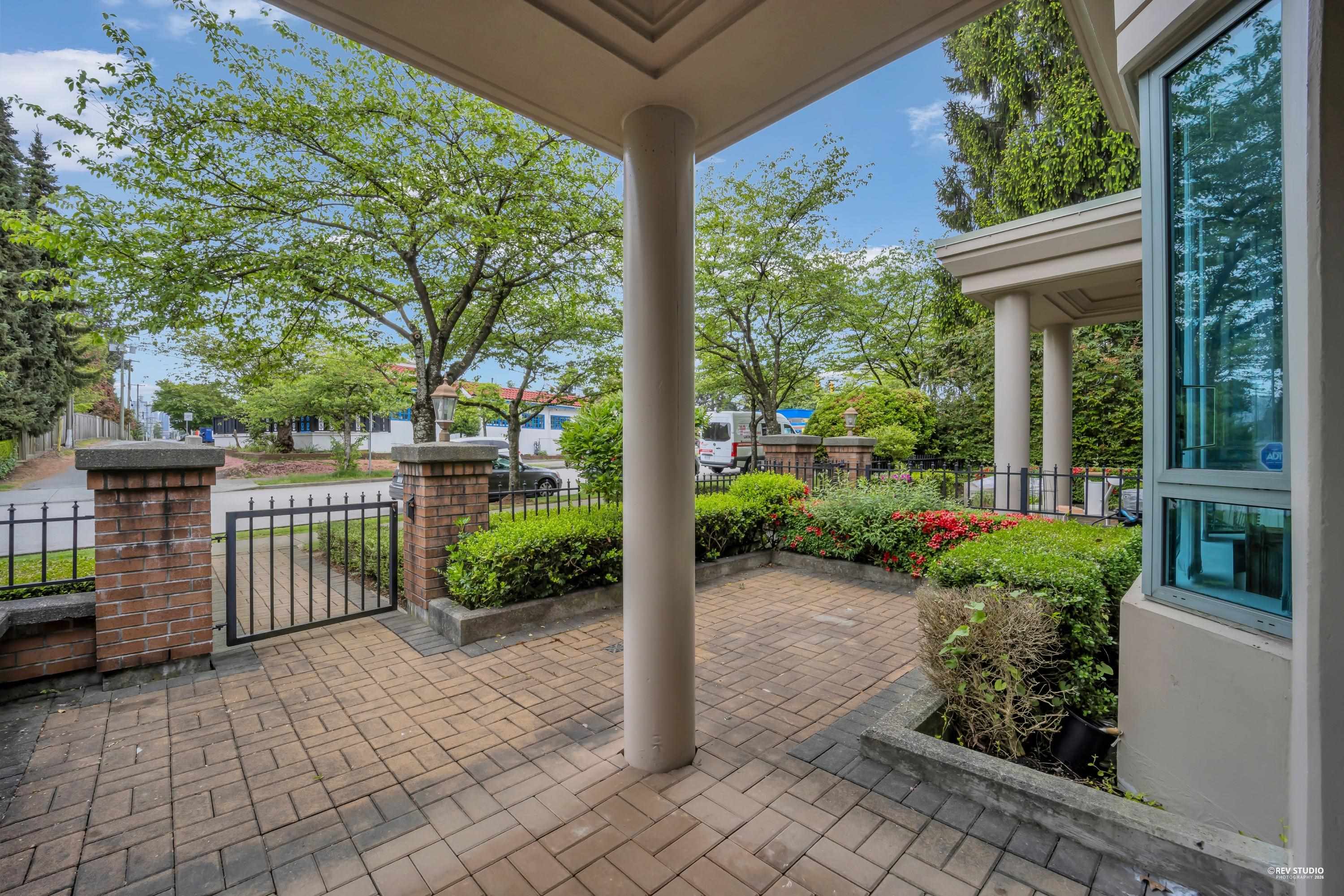 Additional image 3 of 2-6611 Southoaks Crescent, Burnaby, BC, V5E 4L5