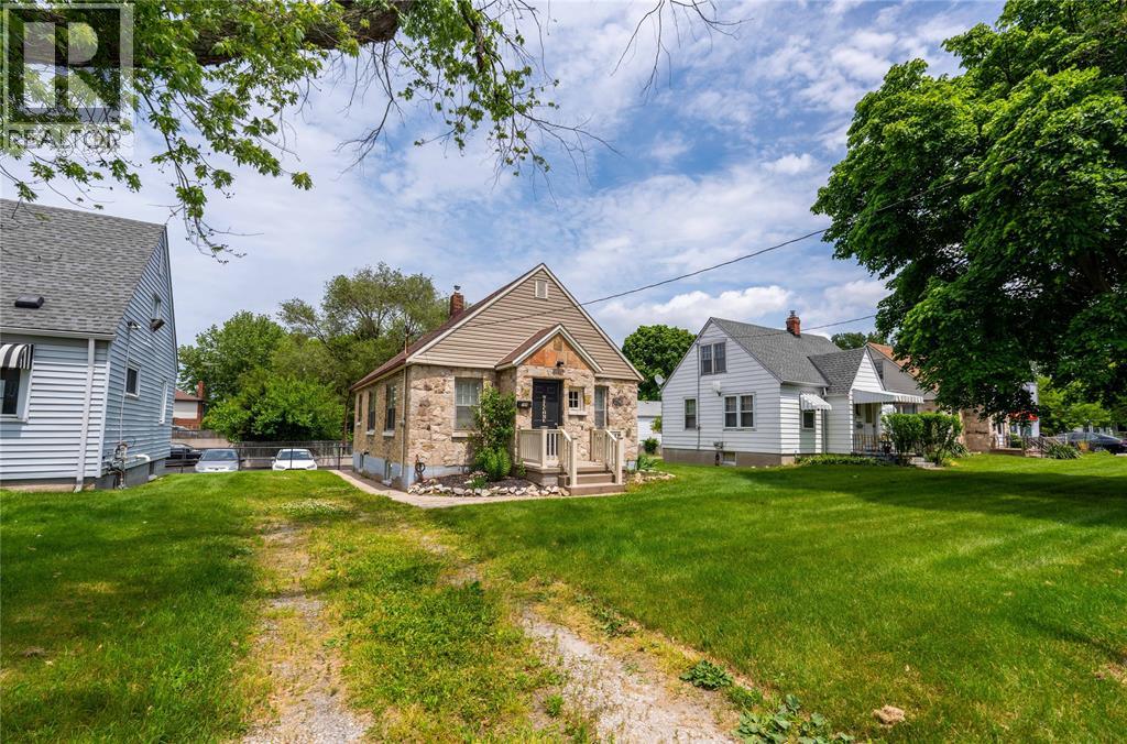 784 London Road, Sarnia, ON, N8T4H1