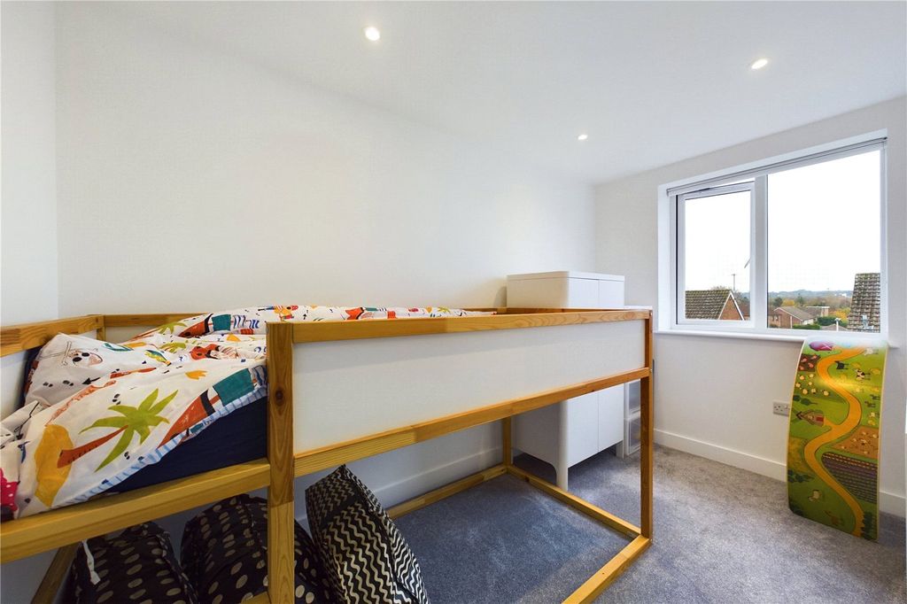 Additional image 11 of 3 bed town house to rentTurnpike Road, Newbury, Berkshire RG14