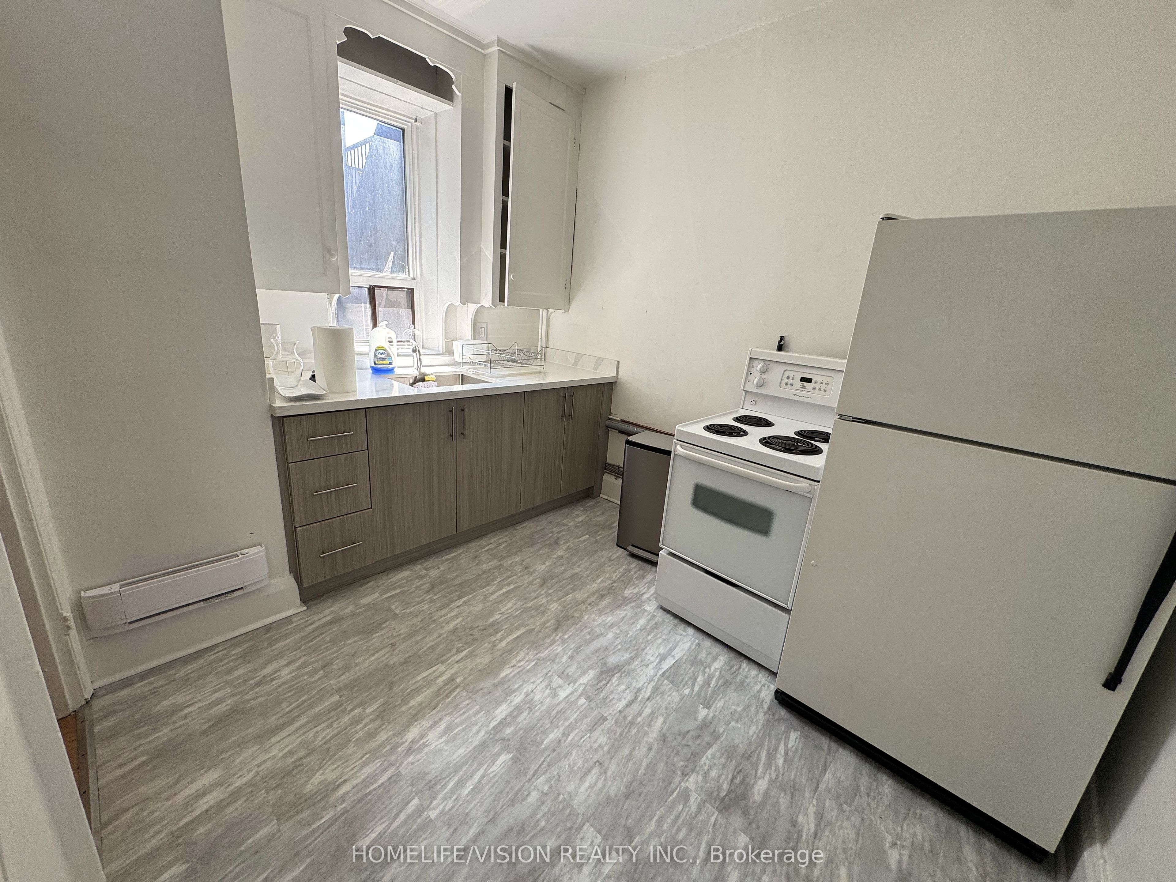 Additional image 6 of Apt #1-555 Danforth Avenue, Toronto, ON, M4K 1P7