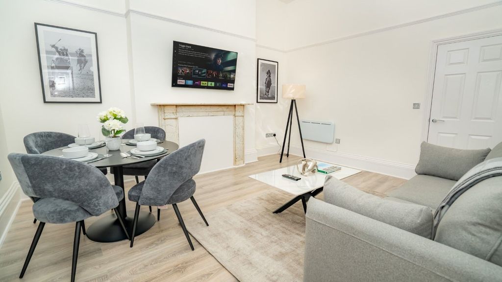 Additional image 10 of 5 bed flat for saleGrosvenor Street, Cheltenham, Gloucestershire GL52