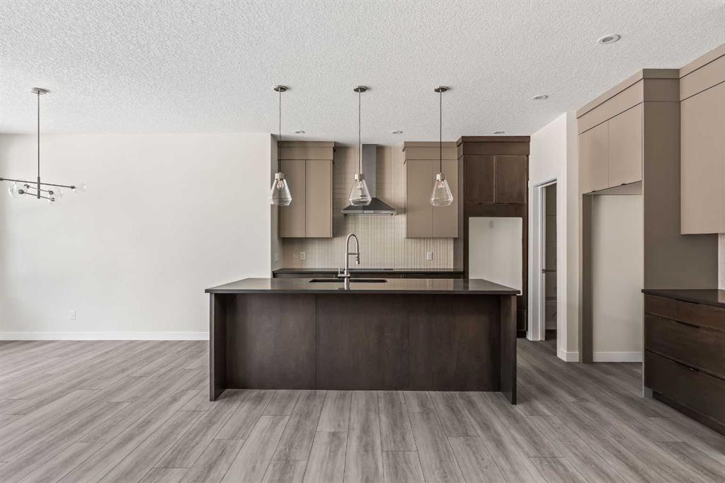 Additional image 4 of 506 Lucas Way NW, Calgary, AB, T3P 2E7