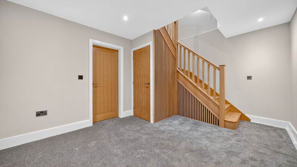 Additional image 28 of 5 bed detached house to rentLeeds Road, Bramhope, Leeds, West Yorkshire LS16