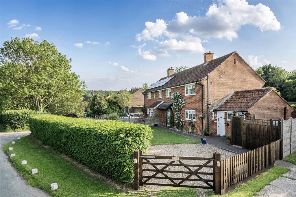 3 bed semi-detached house for saleHoney Lane, Hurley, Maidenhead SL6