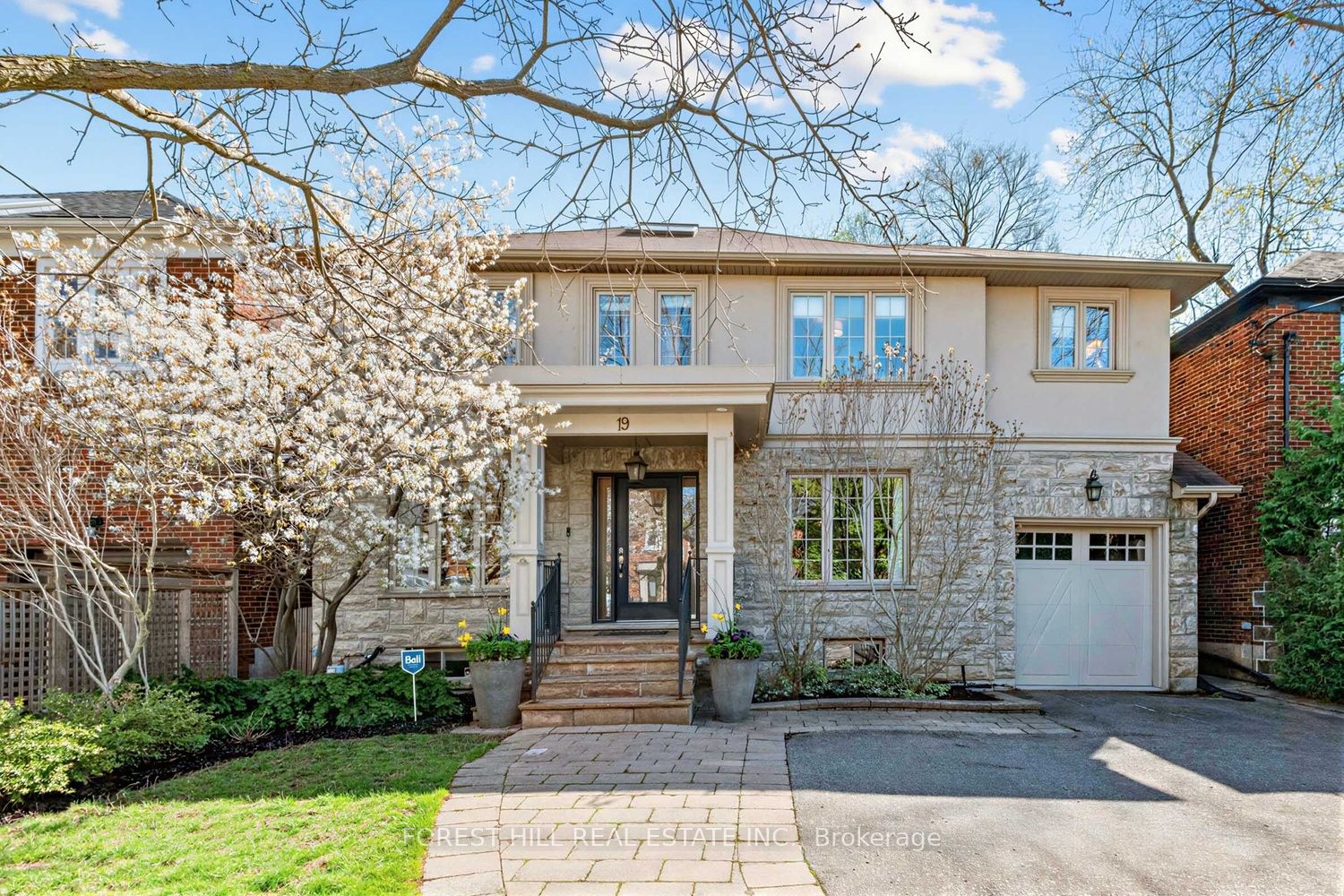 19 Menin Road, Toronto, ON, M6C 3J1