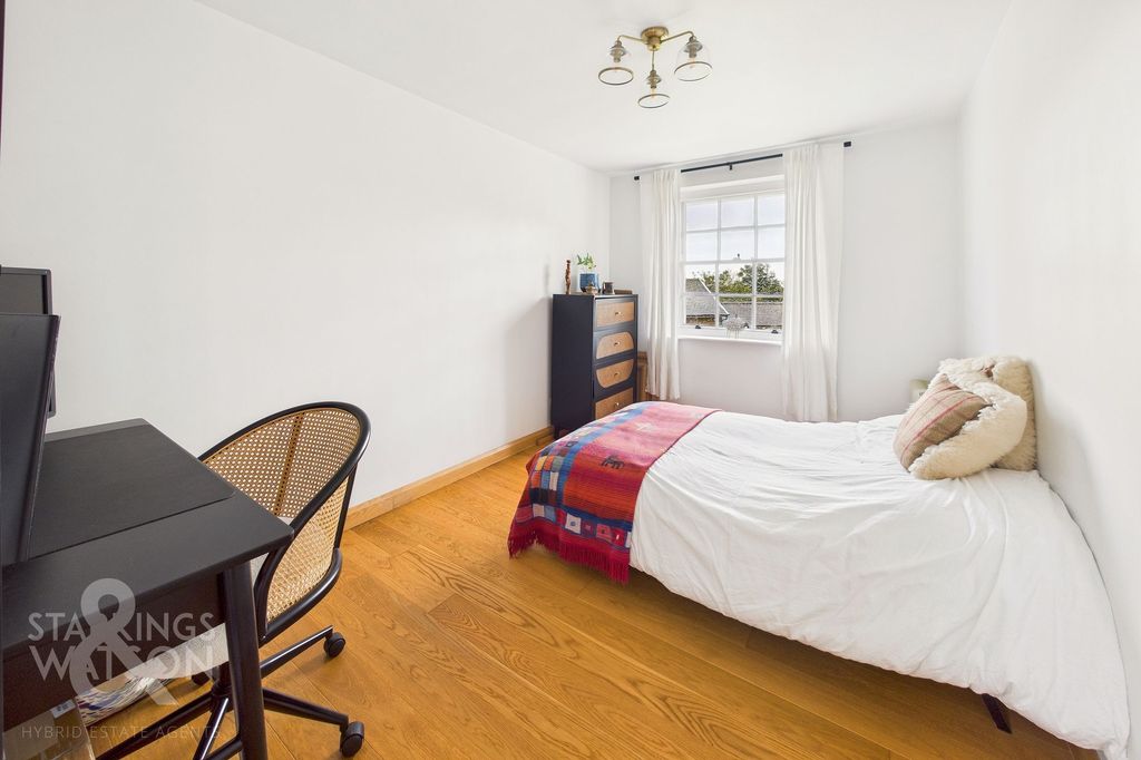 Additional image 4 of 2 bed flat for saleHillcrest Court, Ipswich Road, Pulham Market, Diss IP21