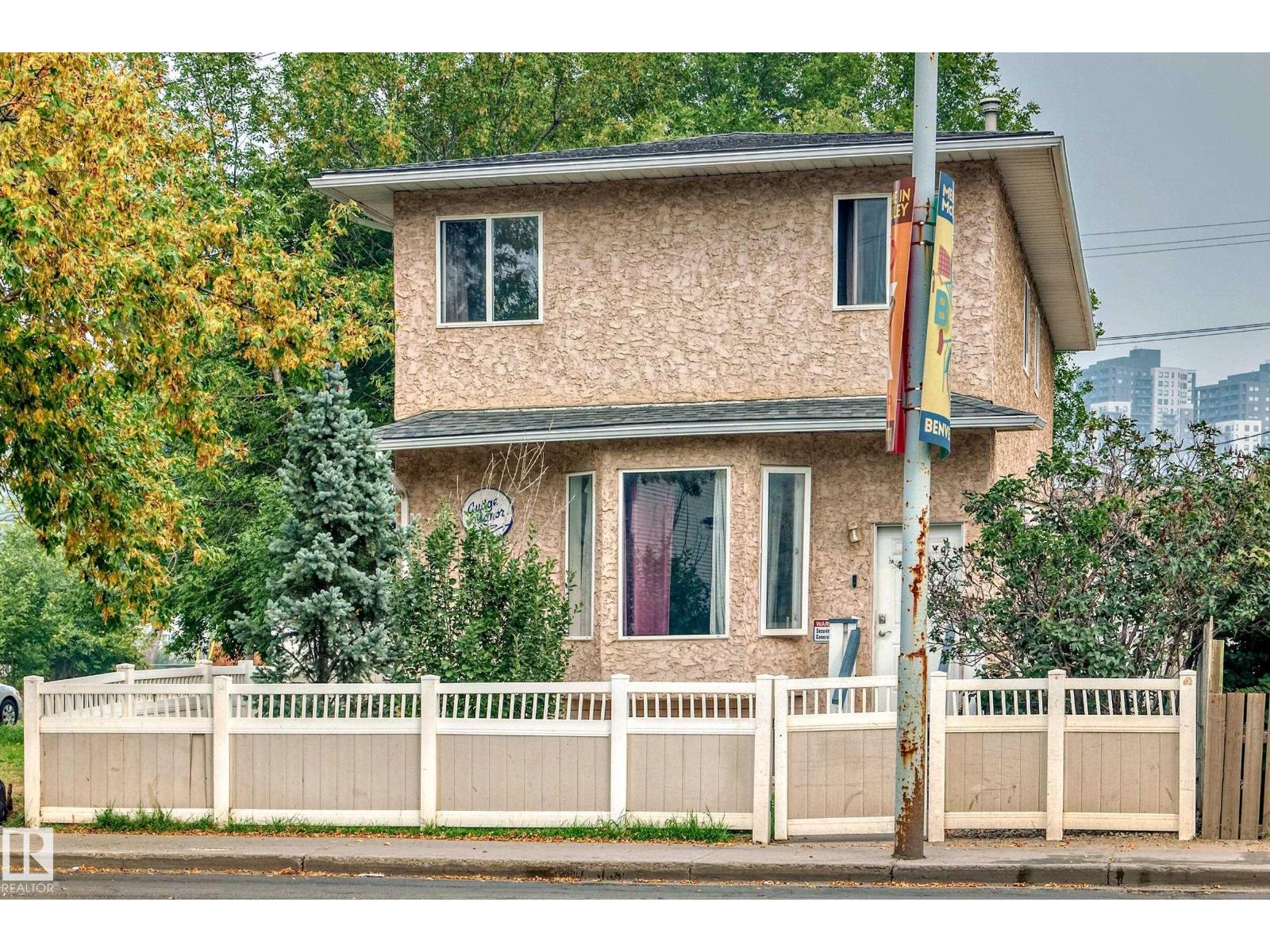 Additional image 2 of 10711A 95 Street NW, Edmonton, AB, T5H2C8