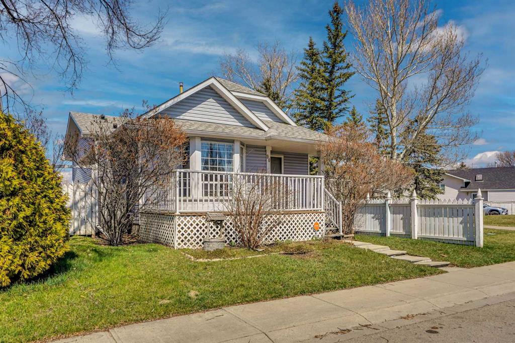 90 Martinridge Crescent NE, Calgary, AB, T3J 3M4 photo 3