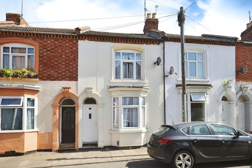 3 bed flat to rentMilitary Road, Northampton NN1