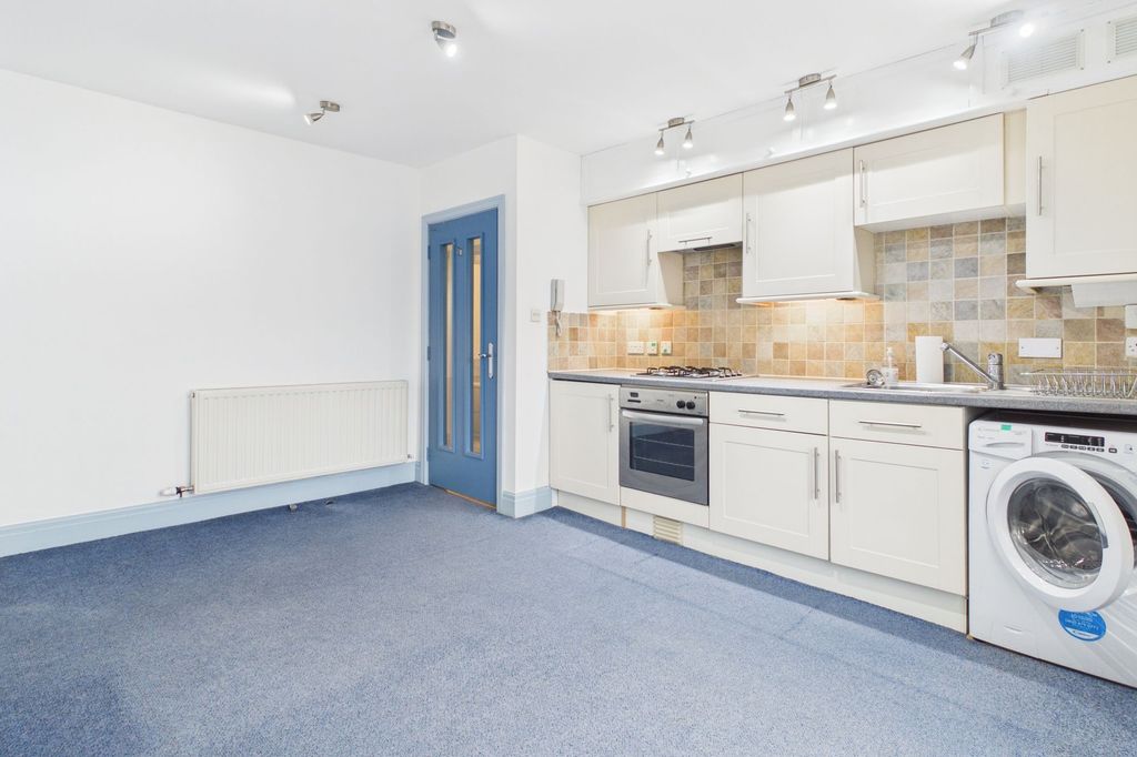 2 bed flat to rentFlat 1, 141 Highgate, Kendal LA9 photo 4