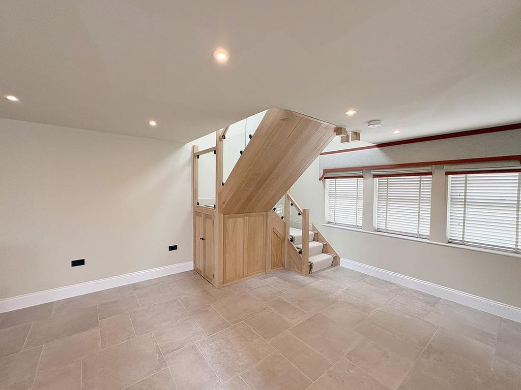 Additional image 11 of 4 bed property to rentHarewood Avenue, Harewood, Leeds LS17
