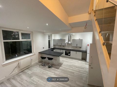 Lincoln House, Manchester M13