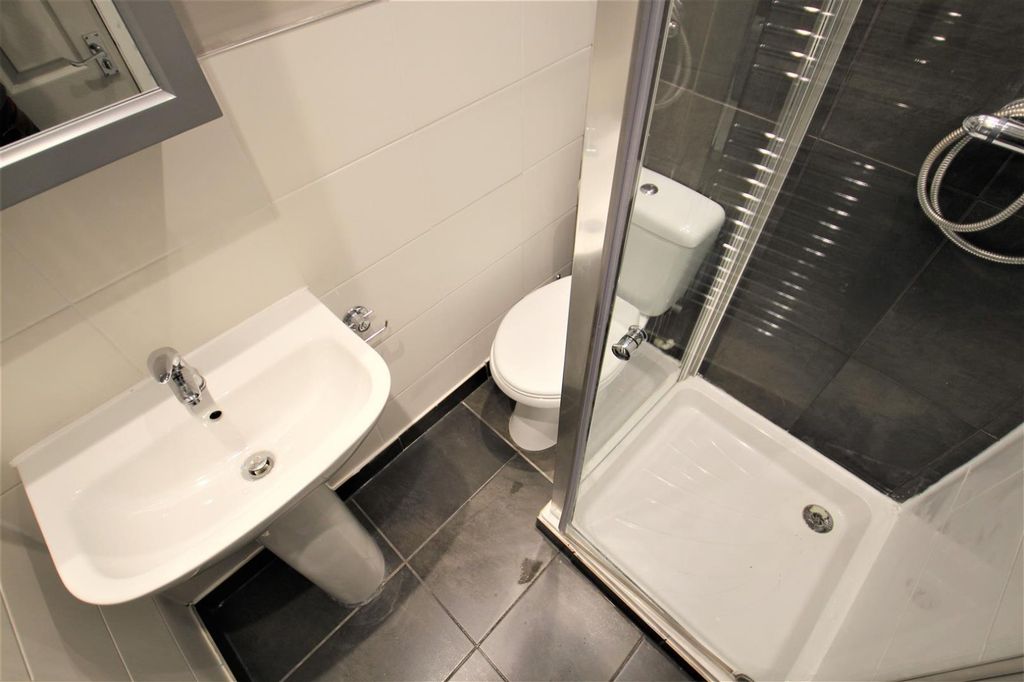 Additional image 13 of 5 bed flat to rentCliff Road, Woodhouse, Leeds, West Yorkshire LS6