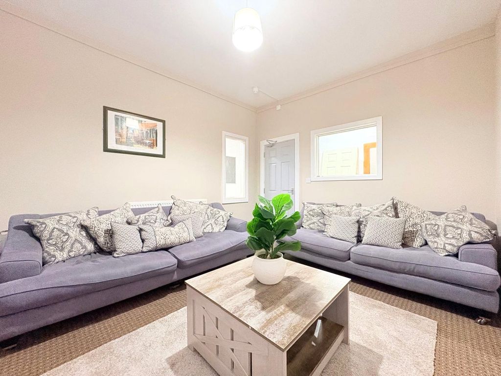 6 bed maisonette to rentOxton Road, Birkenhead, Merseyside CH41
