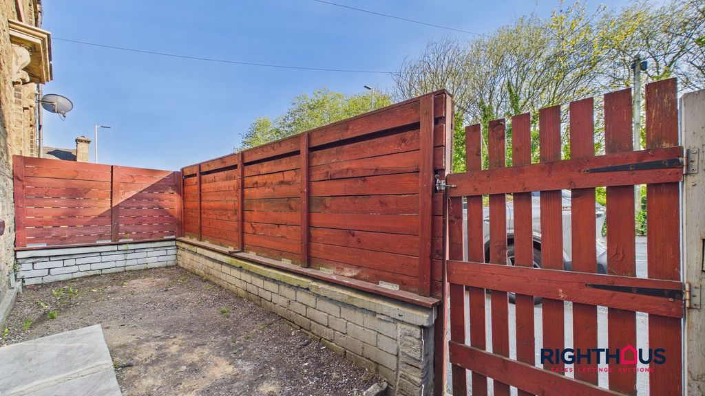 Additional image 8 of 3 bed terraced house to rentCleckheaton Road, Oakenshaw BD12