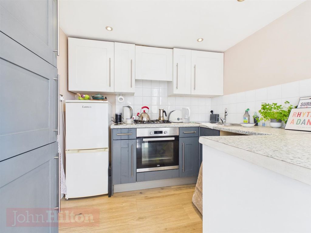 1 bed flat to rentThe Deco Building, Brighton BN2 photo 3