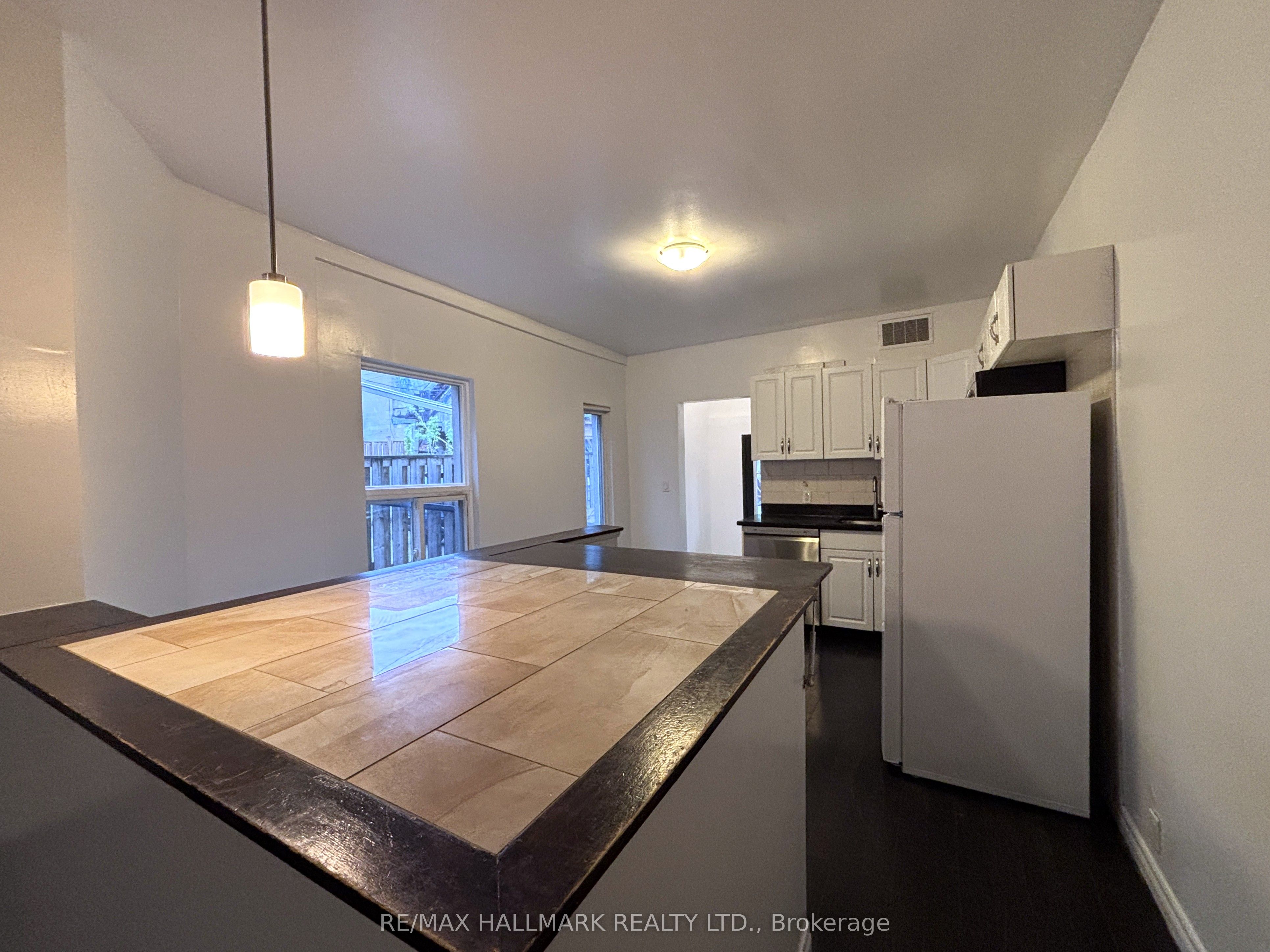 Additional image 4 of 2-122 Baldwin Street, Toronto, ON, M5T 1L6