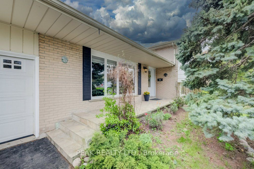 Additional image 2 of 2235 Waycross Crescent, Mississauga, ON, L5K 1J5