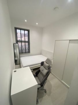 Room 4, 7 Howard Road NW2, Room to rent