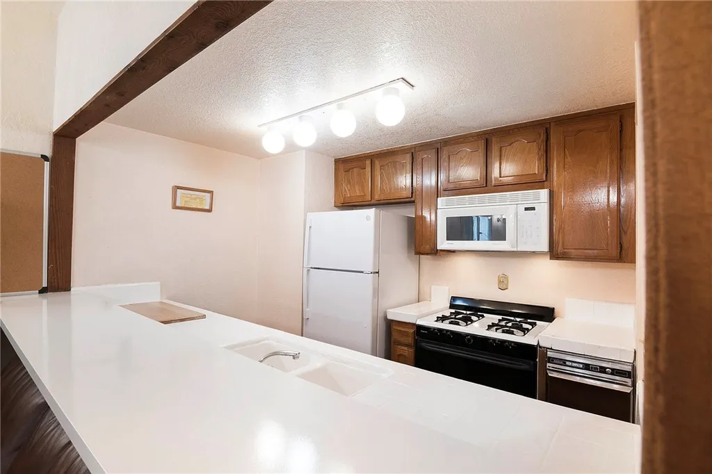 Additional image 30 of 5401 Zelzah Ave Unit 115, Encino, CA 91316