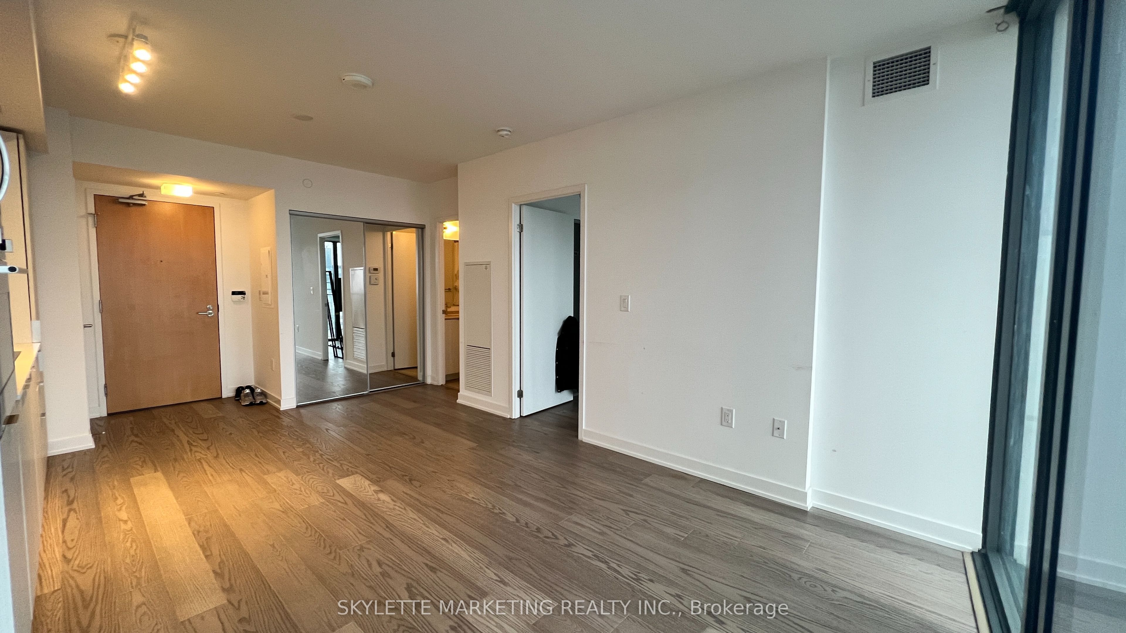 Additional image 4 of 3201-11 Wellesley Street W, Toronto, ON, M4Y 0G4