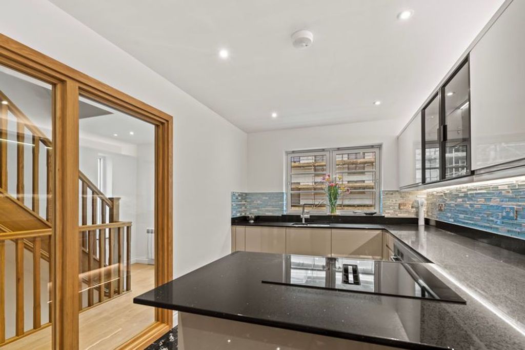 Additional image 2 of 3 bed flat to rent10 Cranworth Mews, St Helier JE2