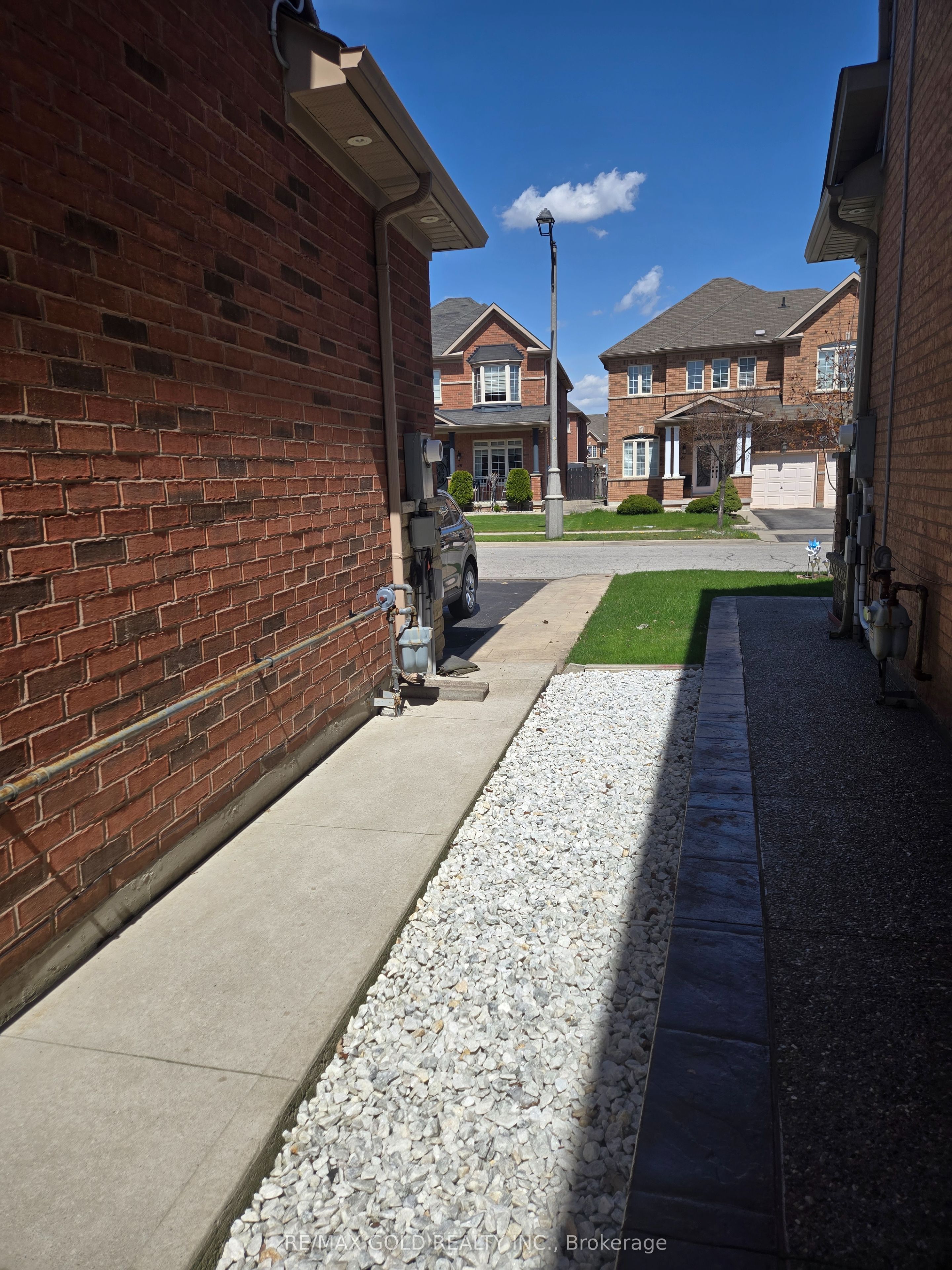 75 Executive Court, Brampton, ON, L6R 0L5 photo 3