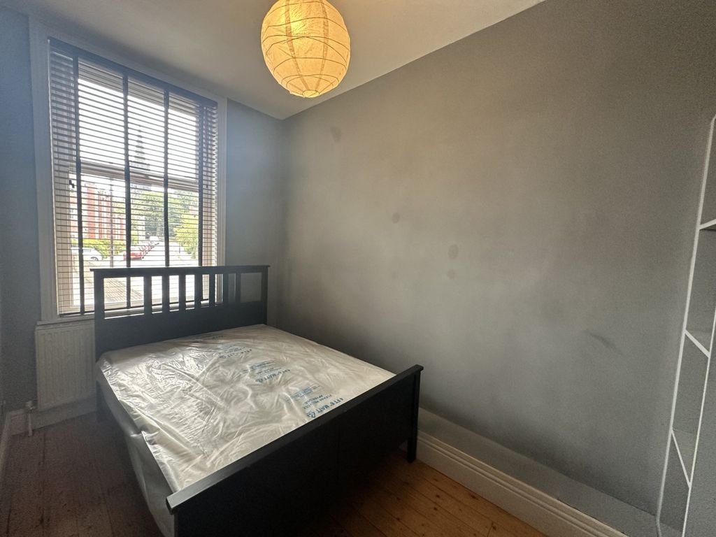 Additional image 7 of 2 bed flat to rentSt. Michaels Grove, Headingley, Leeds LS6