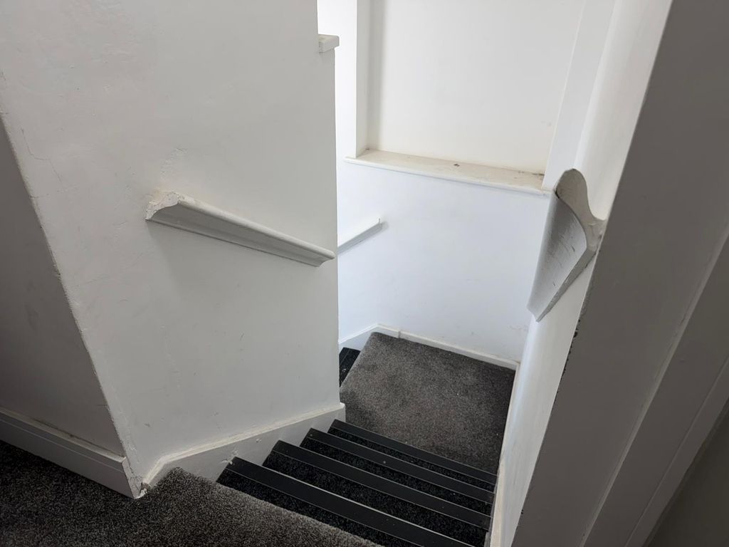 Additional image 10 of 8 bed flat to rentComberton Road, Kidderminster DY10