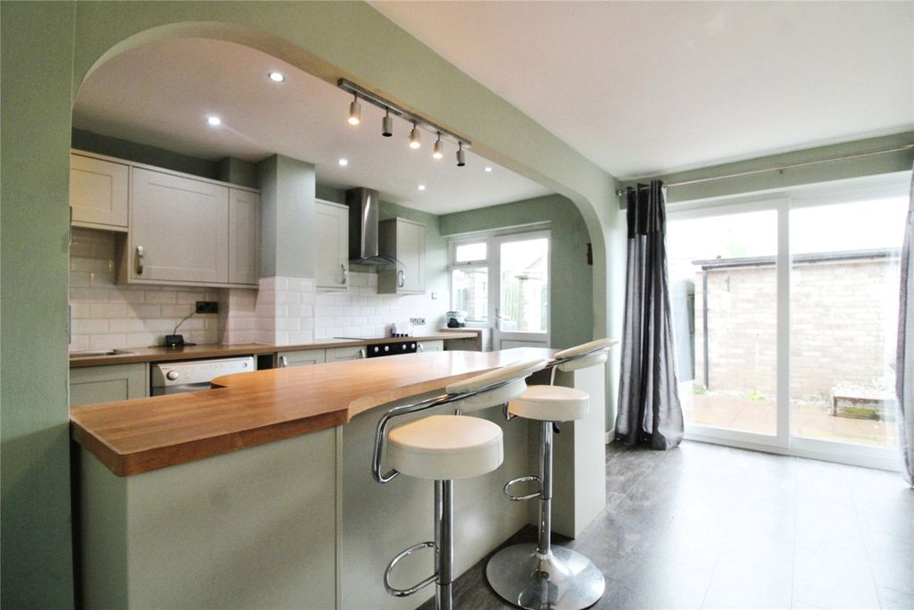 3 bed terraced house to rentStation Road, Backwell, Bristol BS48